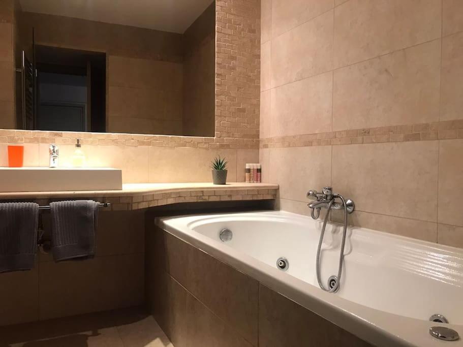 Апартаменти 5 Min From Papageorgiou Free Indoor Parking Салоніки Екстер'єр фото